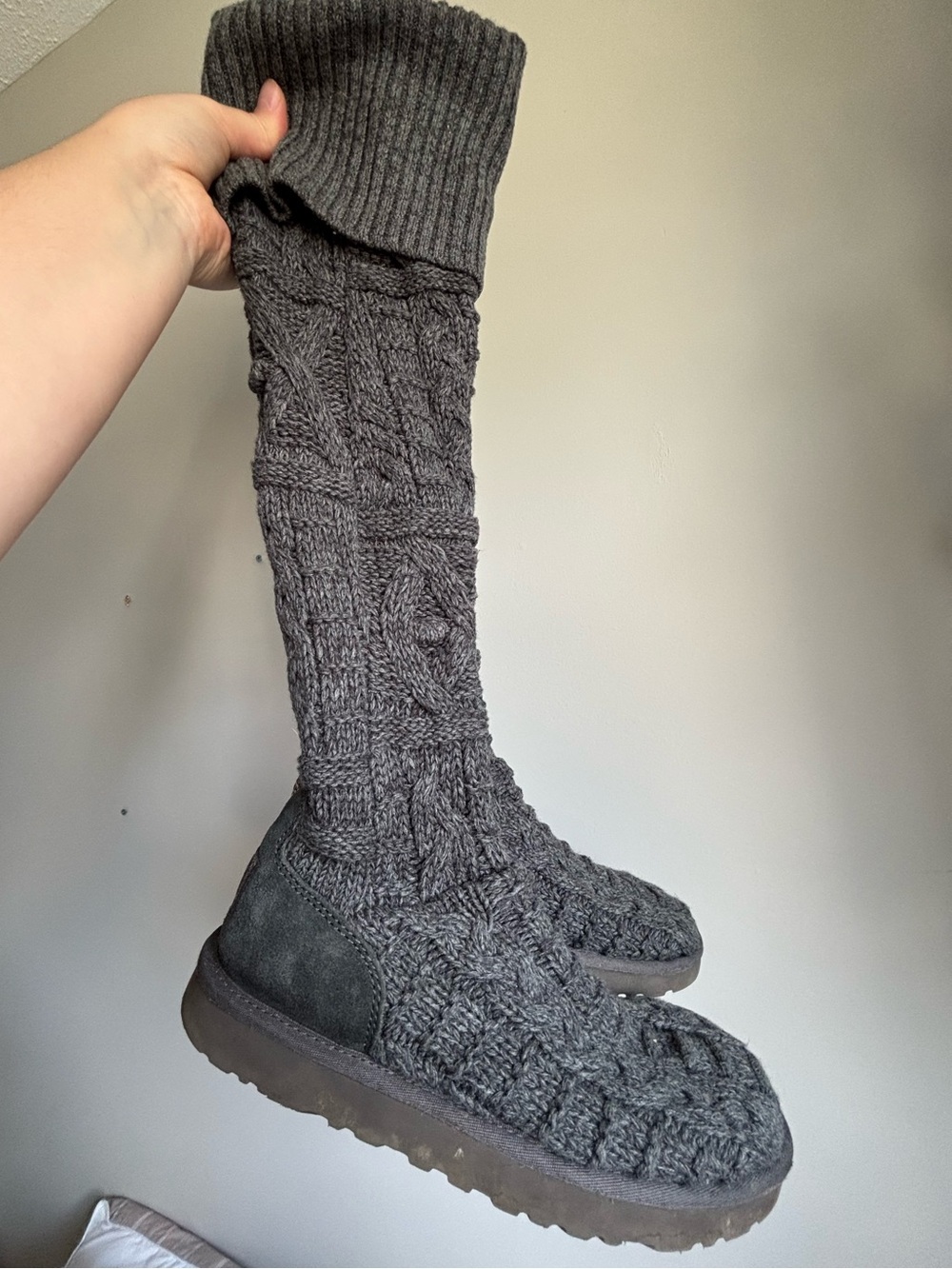 UGG women’s grey cardy knit boots size 9